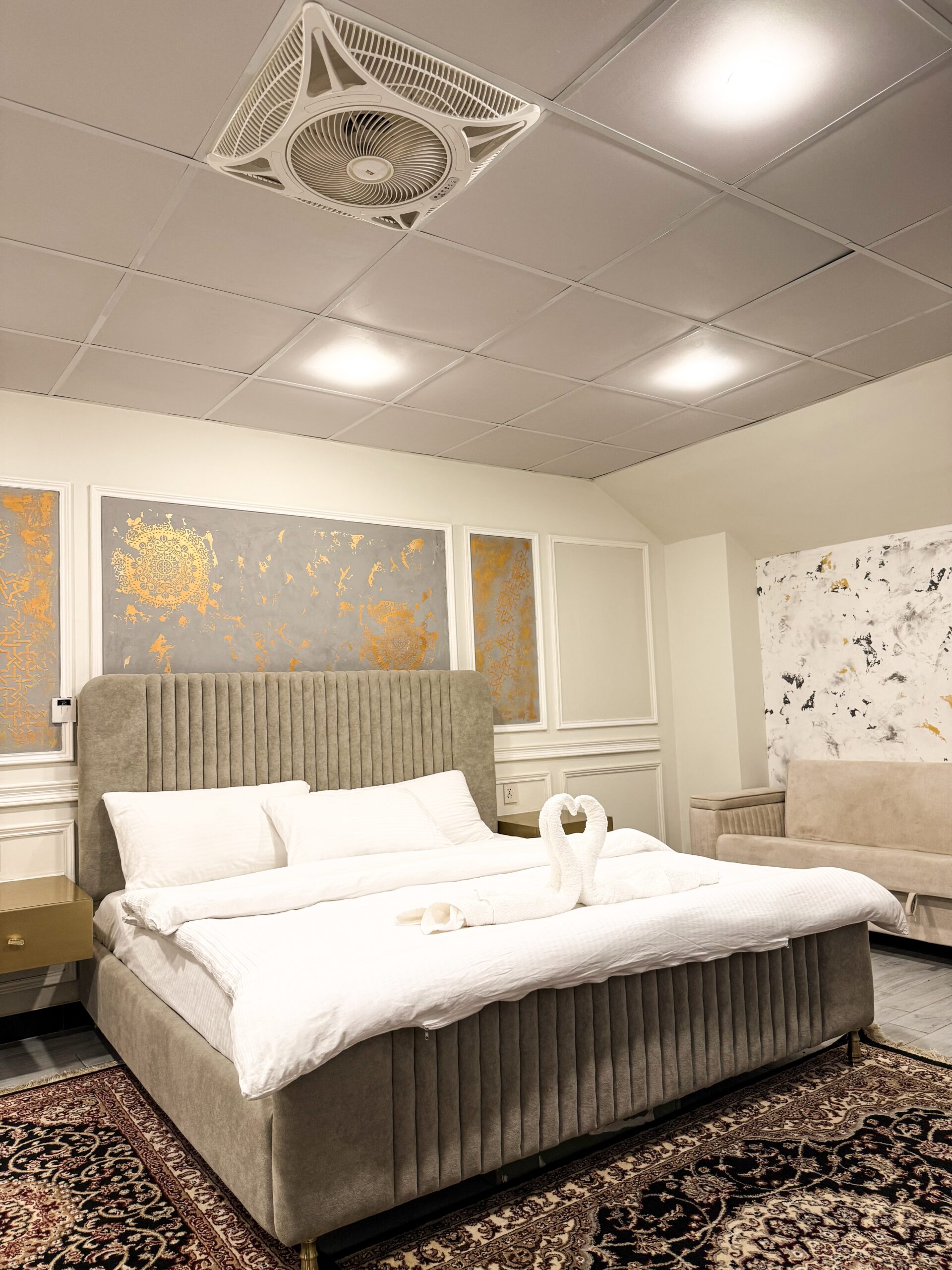 Deluxe King Room
